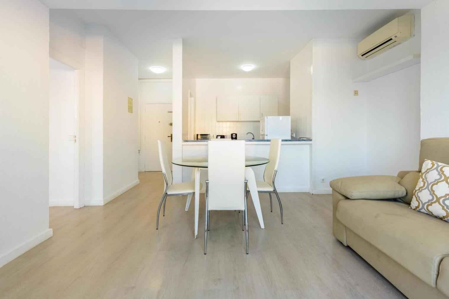 Jacaranda Apartments & Studios Es Cana Pokoj fotografie