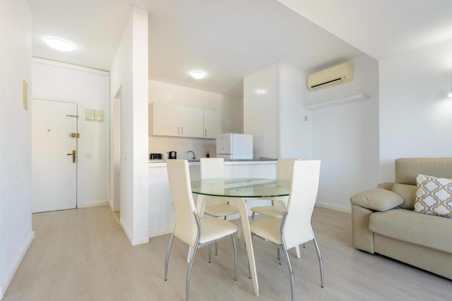 Jacaranda Apartments & Studios Es Cana Pokoj fotografie