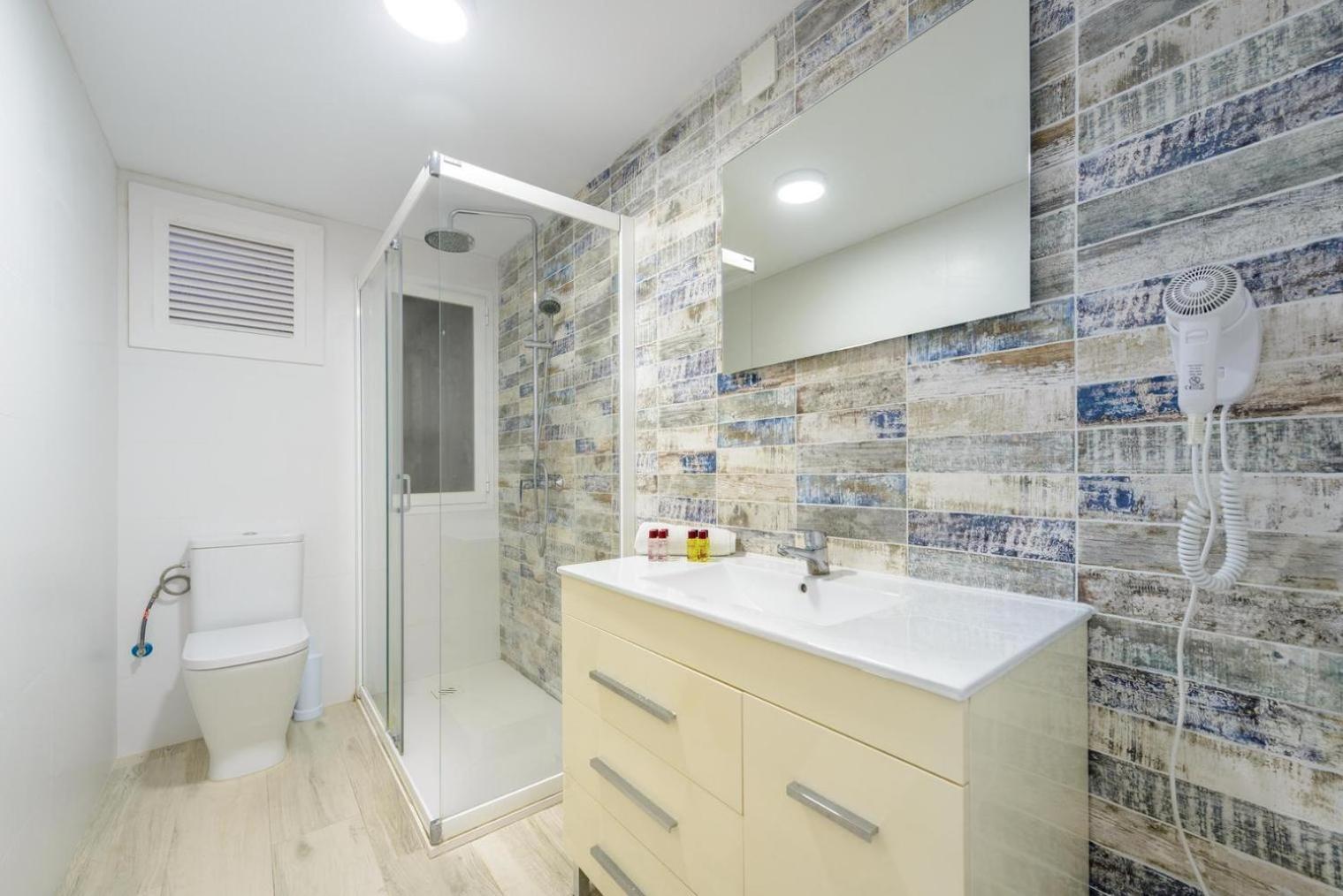 Jacaranda Apartments & Studios Es Cana Pokoj fotografie