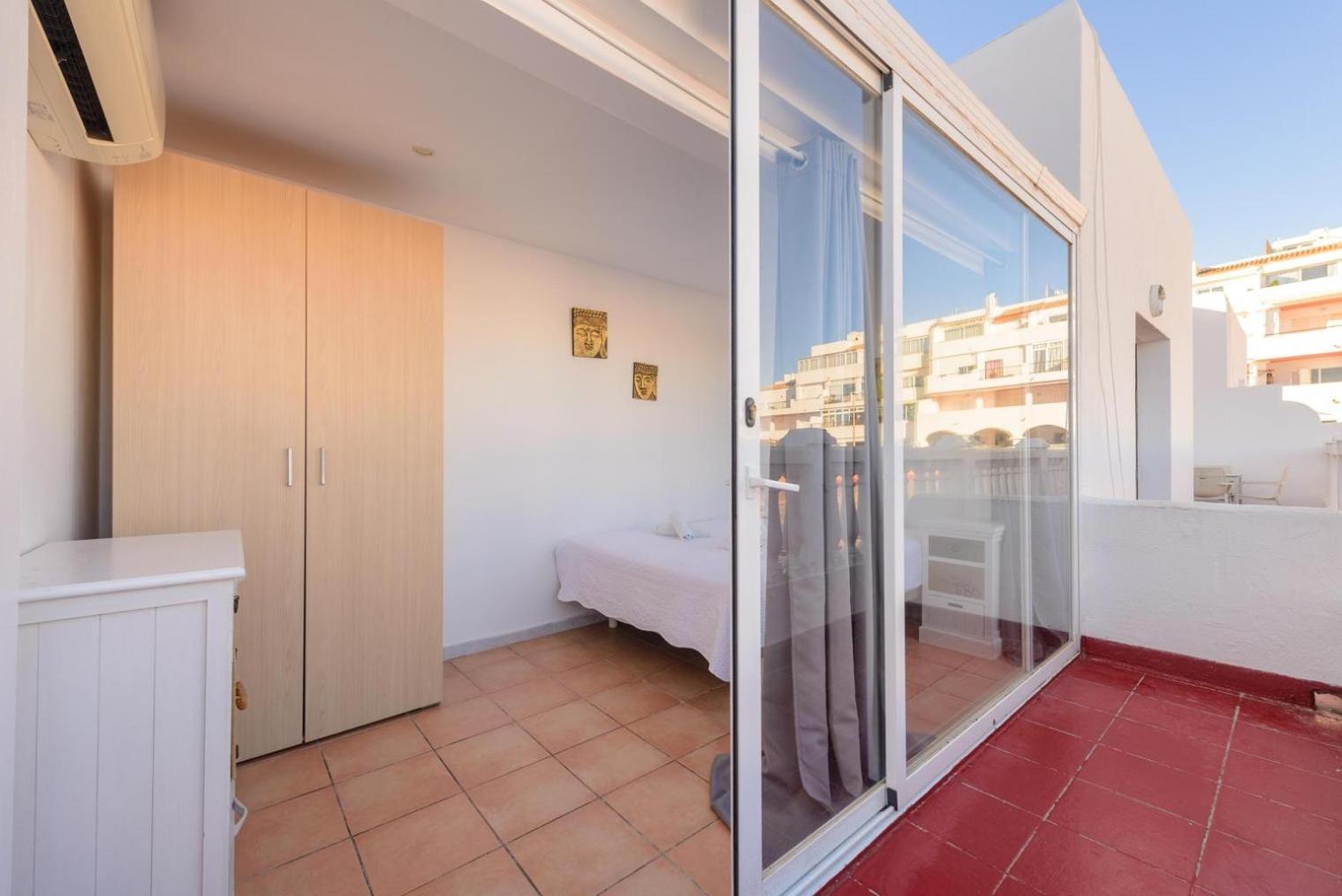 Jacaranda Apartments & Studios Es Cana Pokoj fotografie